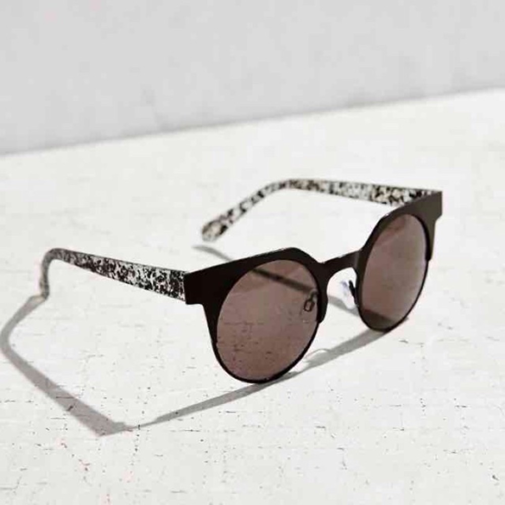 NEW Urban Outfitters Black Metal Round